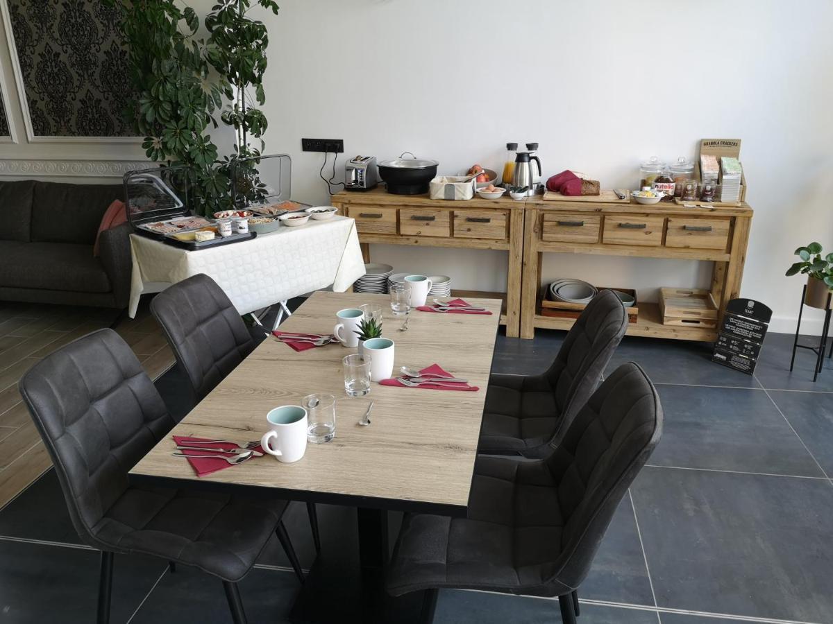 L'Artiste Hotel Lessines Buitenkant foto